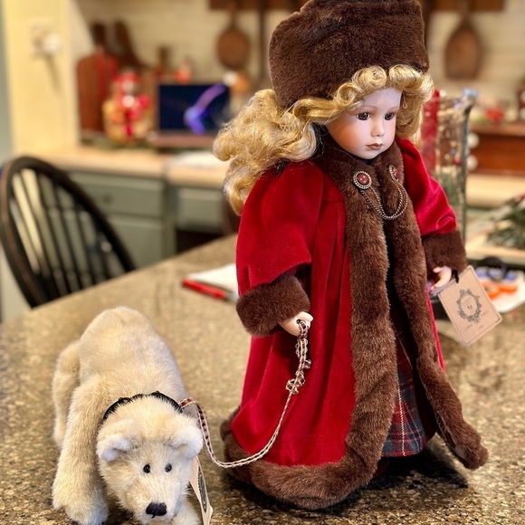1998 BOYDS COLLECTION LTD. 16”PORCELAIN DOLL, LARA,WITH POLAR BEAR. ALL ORIGINAL - Picture 9 of 16